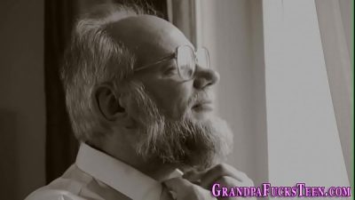 Sexy teen rides gramps